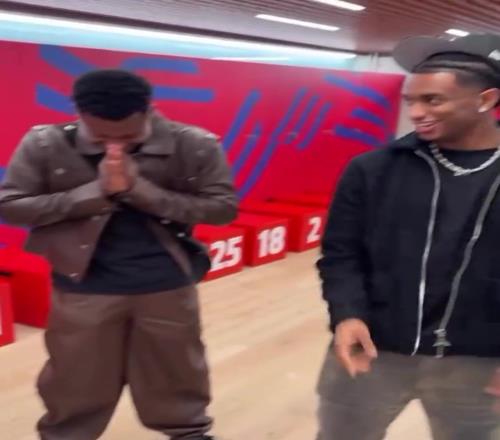 开始玩起西海岸巴萨球员赛后穿搭，亚马尔这裤子太潮了