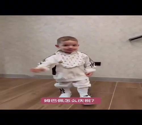 巴尔韦德儿子在车库里等到了维尼修斯，结果被爸爸庆祝动作难住了