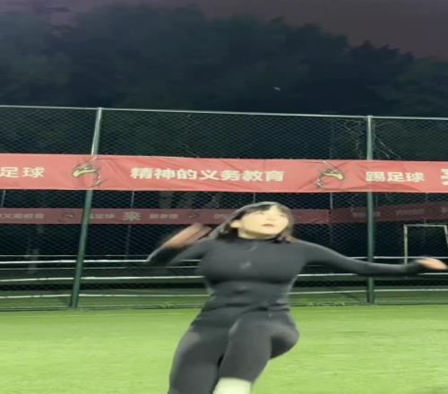 这身材满满的胶原蛋白啊这倒钩给我来一脚不得飘飘欲仙
