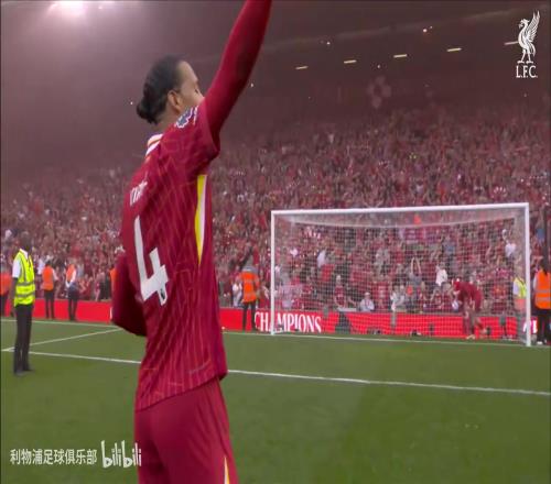 这场面怎能不令人动容啊夺冠后利物浦众将与球迷高唱YNWA