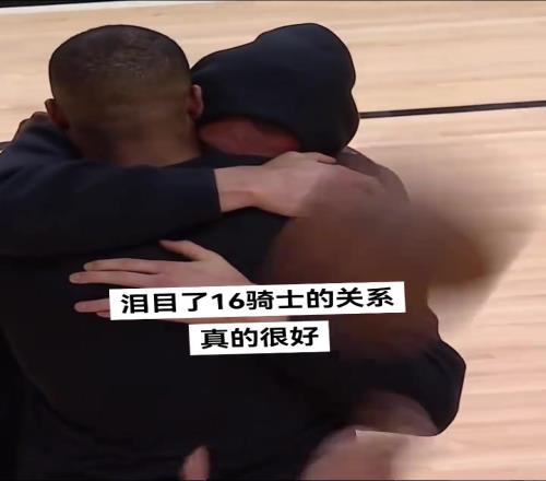 乐福的父亲去世随队出战汤普森一直在安慰老队友
