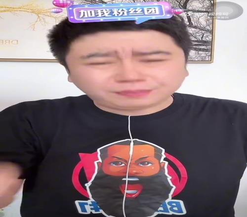 快船球迷此刻真实写照大史在直播间坦言：血压上来了，被打懵了