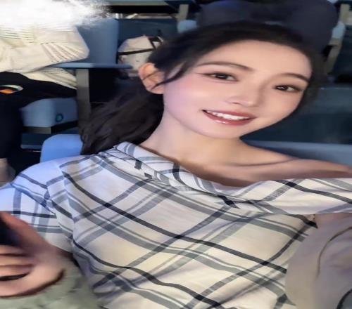 真美啊！美女主播金佳悦鸟巢看张杰演唱会