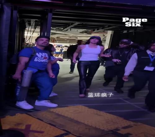 肯豆跟凯利今天都到现场观战尼克斯跟凯尔特人的比赛！