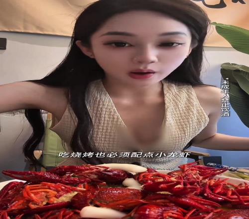 婧雯：来看看NBA女主持人休赛期的快乐
