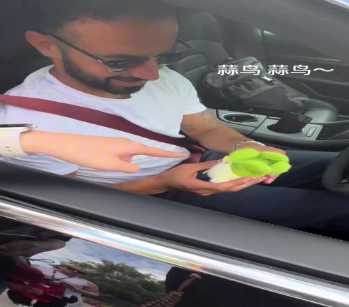 什么水平小姐姐送蒜鸟玩偶，哈哈哈