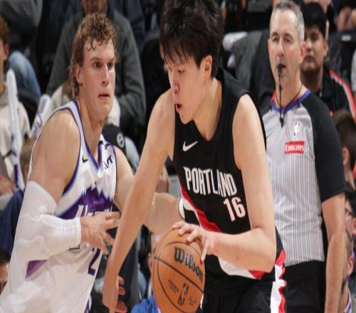 杨瀚森15分钟6犯引热议！被爵士内线打爆在CBA养成些防守坏习惯