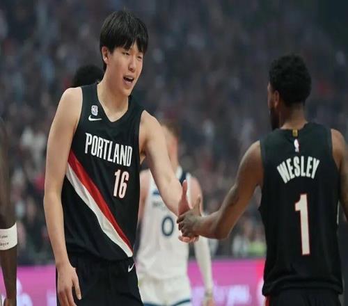 杨瀚森2分弗拉格垃圾时间刷了8分！