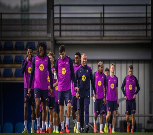 巴萨官方：克里斯滕森因身体不适缺席今日训练，出战欧冠成疑