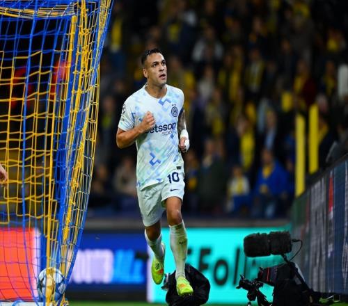 欧冠刺激夜！8场比赛43球，巴萨国米皆大胜，意甲冠军与马竞惨败