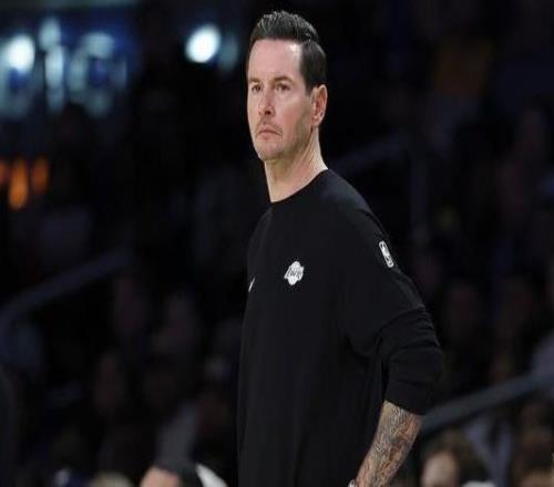 雷迪克：可能是湖人队史第一次对手在第三节率先叫暂停