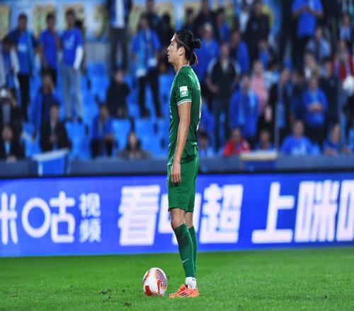 京媒：之前受伤的乃比江参与国安队的合练，张玉宁回归合练