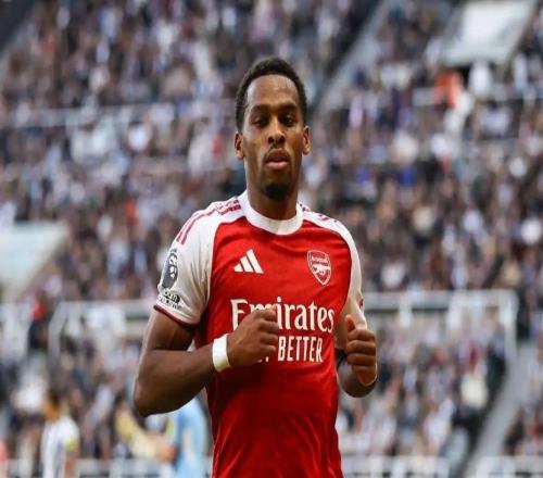 40横扫马竞！阿森纳摧枯拉朽展现争冠实力，大中锋梅开二度解气