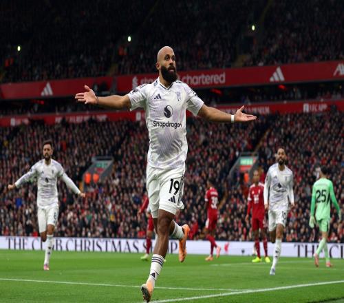 保平争胜曼联英超做客安菲尔德在半场领先的情况下从未输球