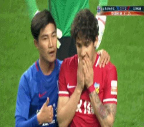 记者：17年那场秦升踩脚士林点赞第2回合就是这二位携手配合庄家