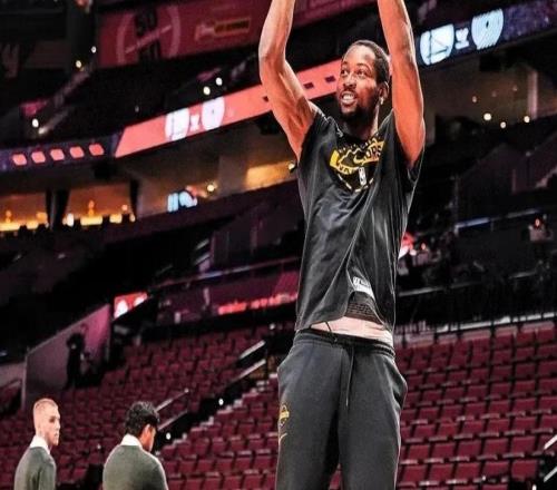 詹姆斯缺阵的揭幕夜：库明加上位，湖勇大战迎来全新剧本