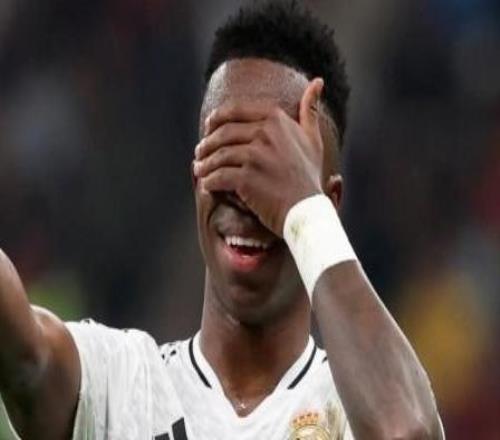 维尼修斯五大联赛两次替补传射+染黄，为有统计以来第一人