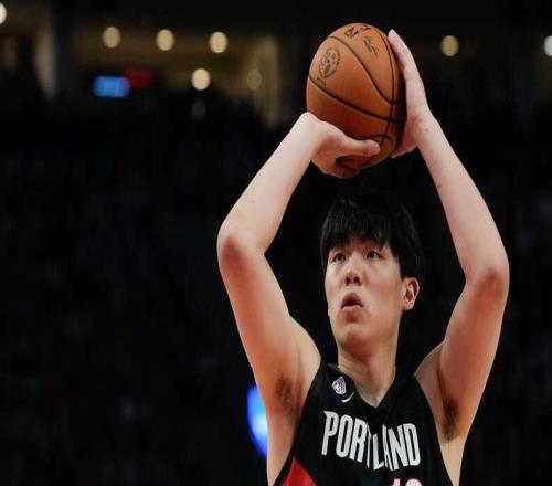 杨瀚森常规赛开拓者首秀得到2分