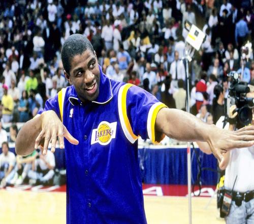 有一说一，翻遍历史，NBA能从1号位打到5号位也就这5人吧