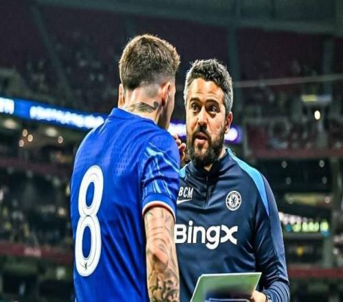 邮报：蓝军定位球教练会帮马雷斯卡向裁判抱怨，避免后者吃牌