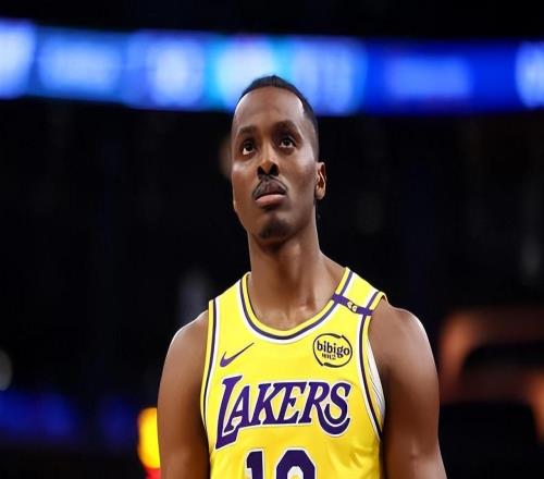 竟然还有一手三分！湖人替补中锋会成为一名潜在的空间型内线吗