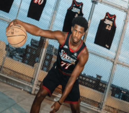 从2400人小岛打进NBA，他才真是“上乔下科”