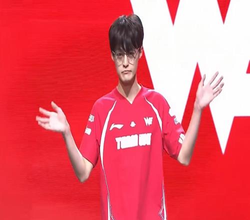 WE濒临淘汰网友嘲讽：WE太超模了！之前还以为能在涅槃组乱杀呢
