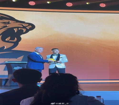 媒体人：6月底秉圣在试训中给广厦留下深刻印象这是后者选他原因