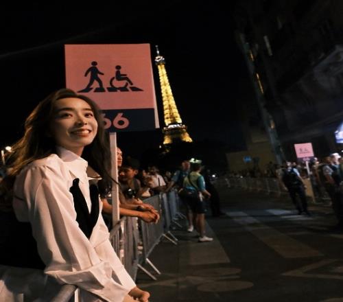 余霜分享照片：巴黎马拉松观众体验卡1！！