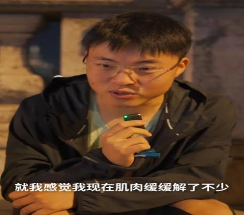 Uzi："整个马拉松过程非常困难,上坡的时候基本全程都在走,跑不动"