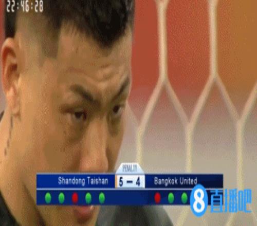 气势震慑曼谷联最后飞点，王大雷顺势躺着仰天高举双手庆祝
