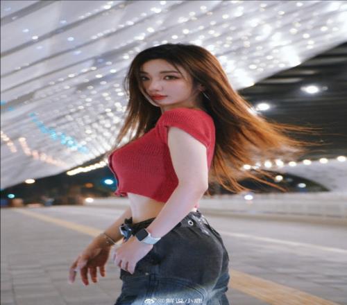 解说小鹿晒美照：照片版火龙果拽姐