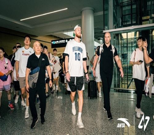 来了！尼克斯后卫迪文岑佐已经抵达中国正式开启中国行