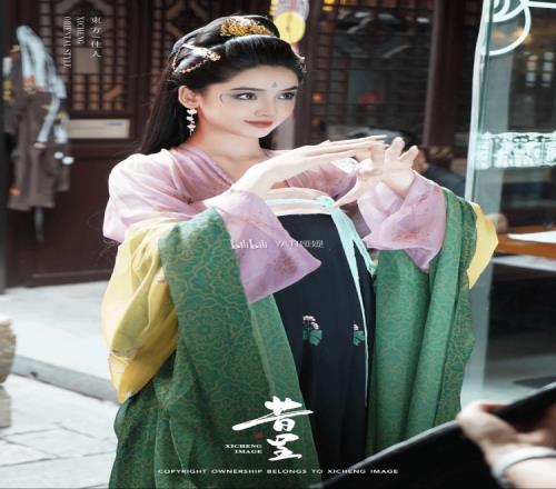 《黑神话悟空》蜘蛛精二姐演员YATI娅媞在B站上分享了新的COS照