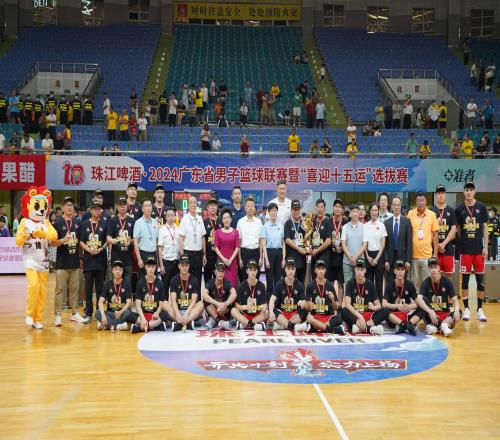 陈国豪21分关键时刻发威！东莞队成就省联赛10连冠！杜锋现场颁奖