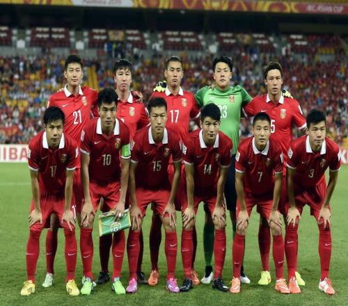 这套首发如何国足上次赢沙特在2015年，于海任意球折射一剑封喉