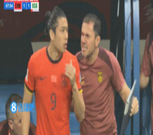 张玉宁替补登场！国足本场第二次换人，武磊被换下