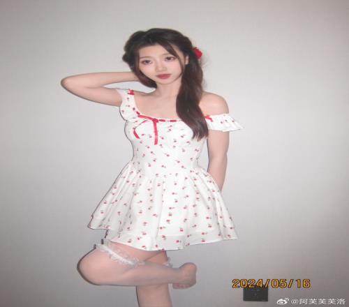 白丝警告！Letme：你没有穿白袜呀！阿芙回应：你又没有说让我穿