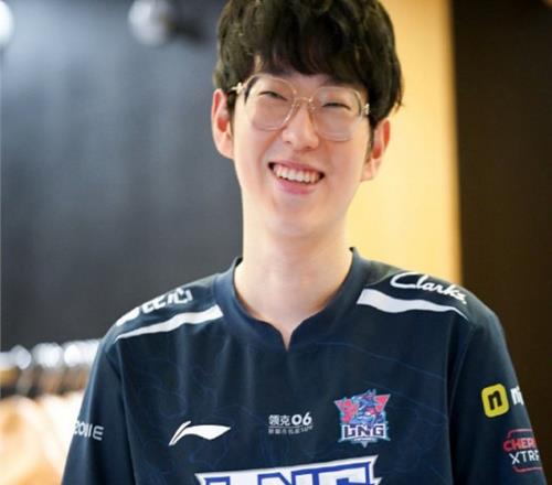自己打脸自己涵艺曾表示Scout100%去不了S赛，现改口凑够钱就去