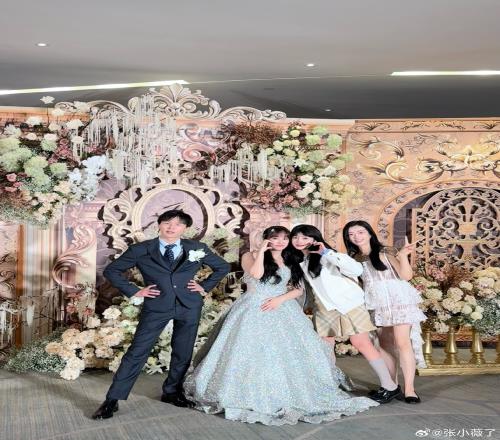 LPL互动女主持人张小薇分享H4cker婚宴现场照：骇客骇嫂新婚快乐