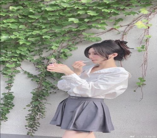 互动女主持小悠晒照：很难想象这是宁王口中快40的女人