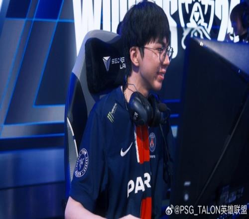 Junjia笑得格外开心！PSG赛前更博：轮到我们上场了
