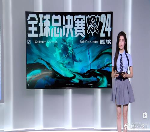 好看捏！张小薇晒照拉美学院风套装渐变百褶裙依旧凸显身材