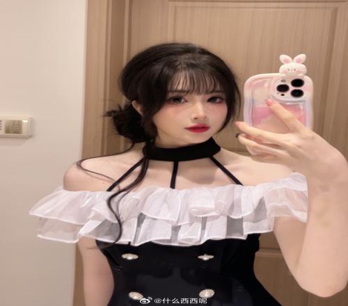 快来S14加班！前LNG主场主持人西西晒照：哥们下班了！