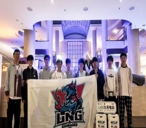 LNG晒选手返图：抵达柏林的第一件事去吃大餐