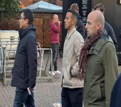 帮巴萨考察拜仁情况蒂亚戈现场观战维拉vs拜仁