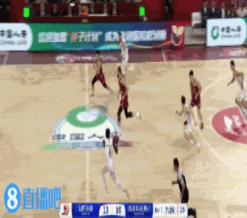 持续发力！四川外援萨姆纳飙中三分后打成2+1连拿6分