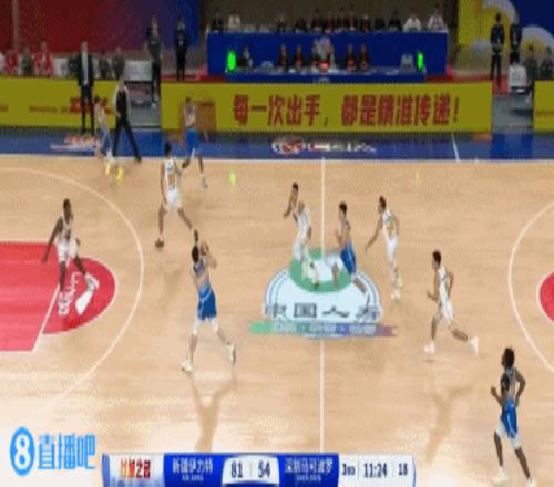 望无大碍！李炎哲受伤倒地不起在队友搀扶下离场