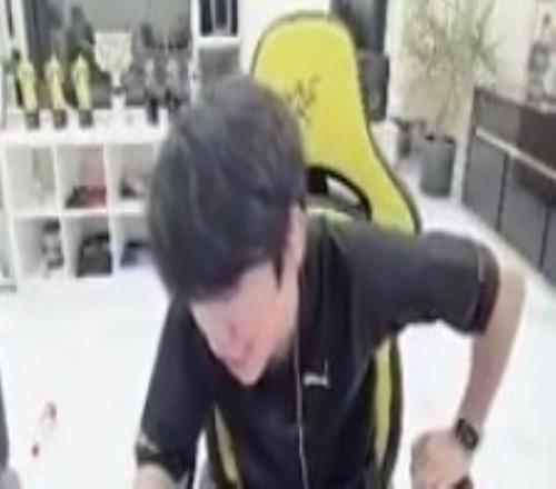 难崩！Doinb喊设计师爹：S5到现在快十年了第一次因为记时间被封