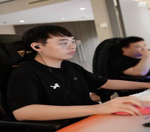WBG分享选手训练：潜心笃志，认真训练！赛场见